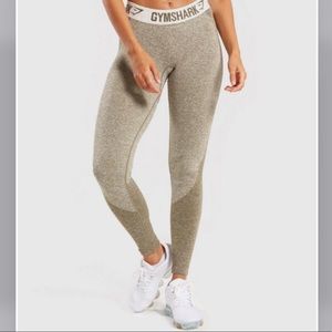 🦈 Gymshark Flex Leggings - Khaki/Sand